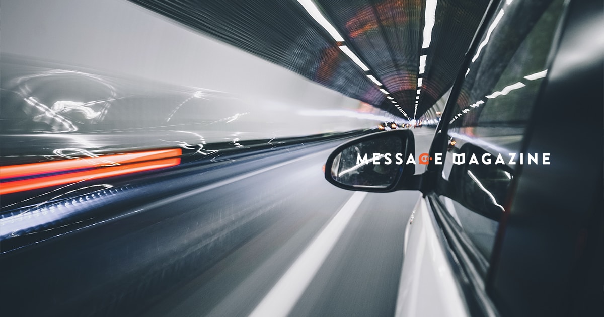 出張先での送迎をしてもらっている車内ですら仕事をしないと仕事が回らなくなって来た。